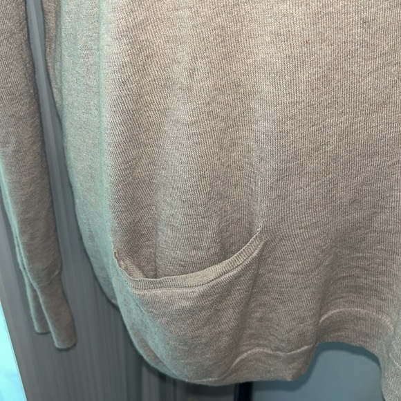 Halston Heritage women's long sleeves sweater with pockets on front.  Medium - Picture 3 of 7